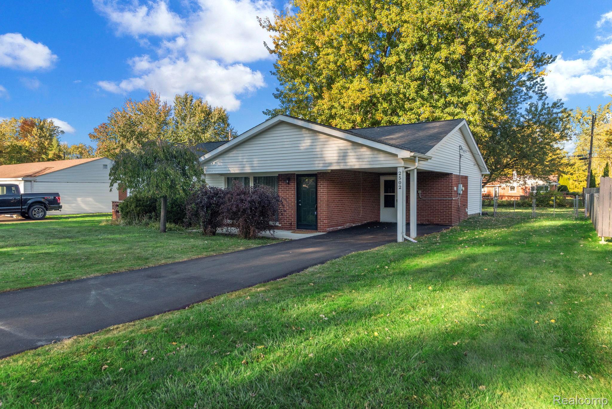 2502 Ivanhoe Dr Property Photo 2