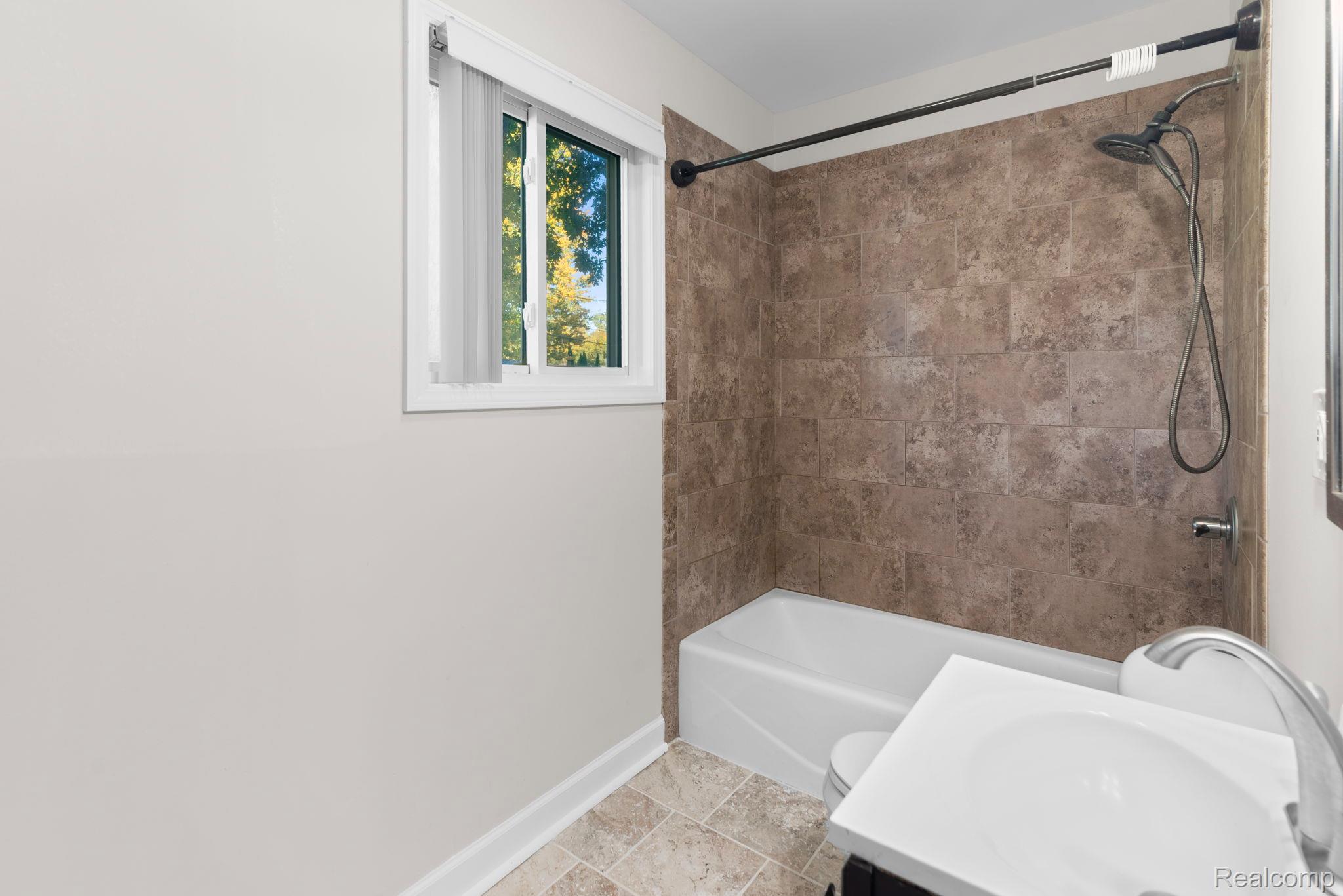 2502 Ivanhoe Dr Property Photo 22
