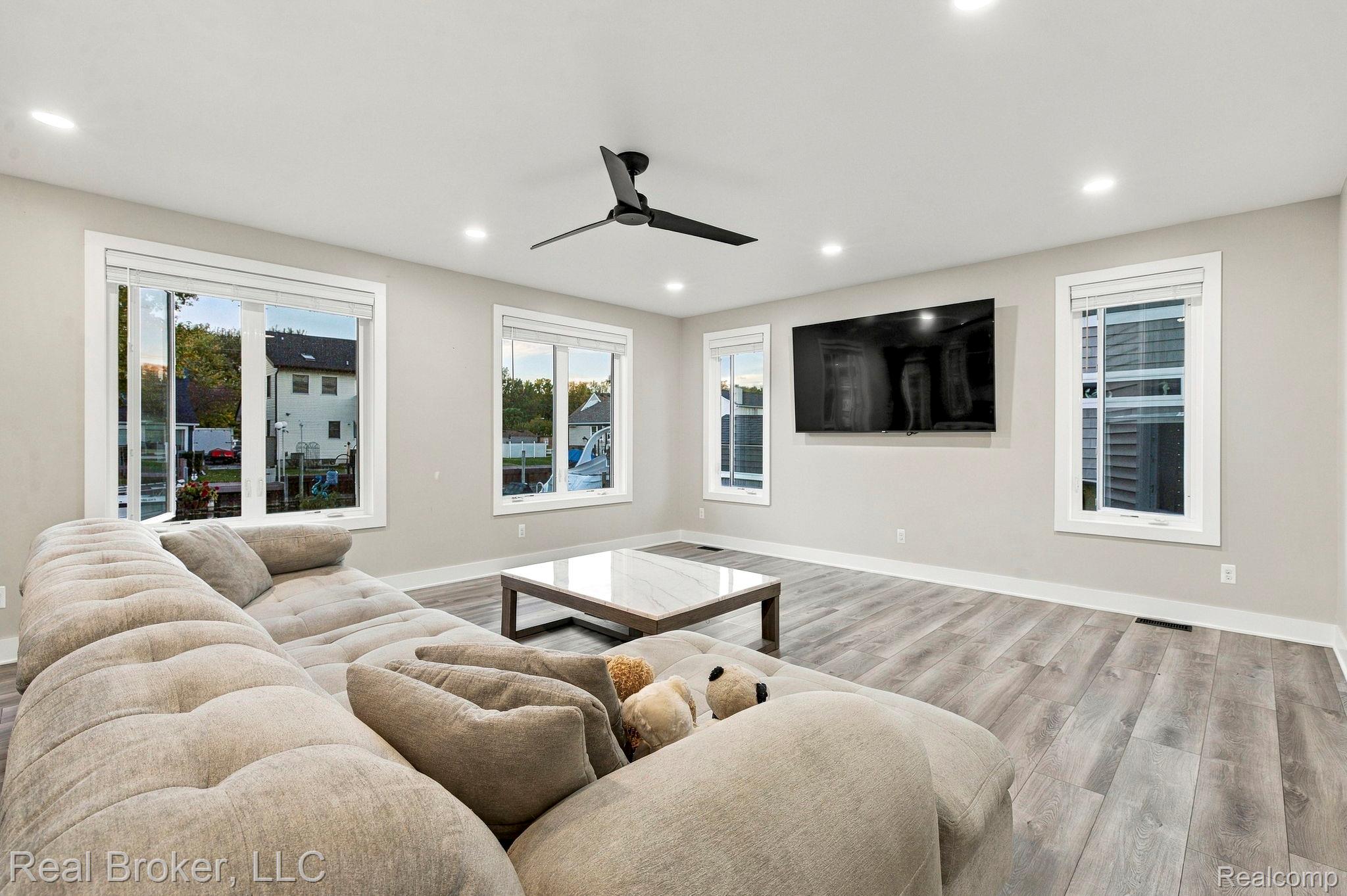 46059 Edgewater Dr Property Photo 12