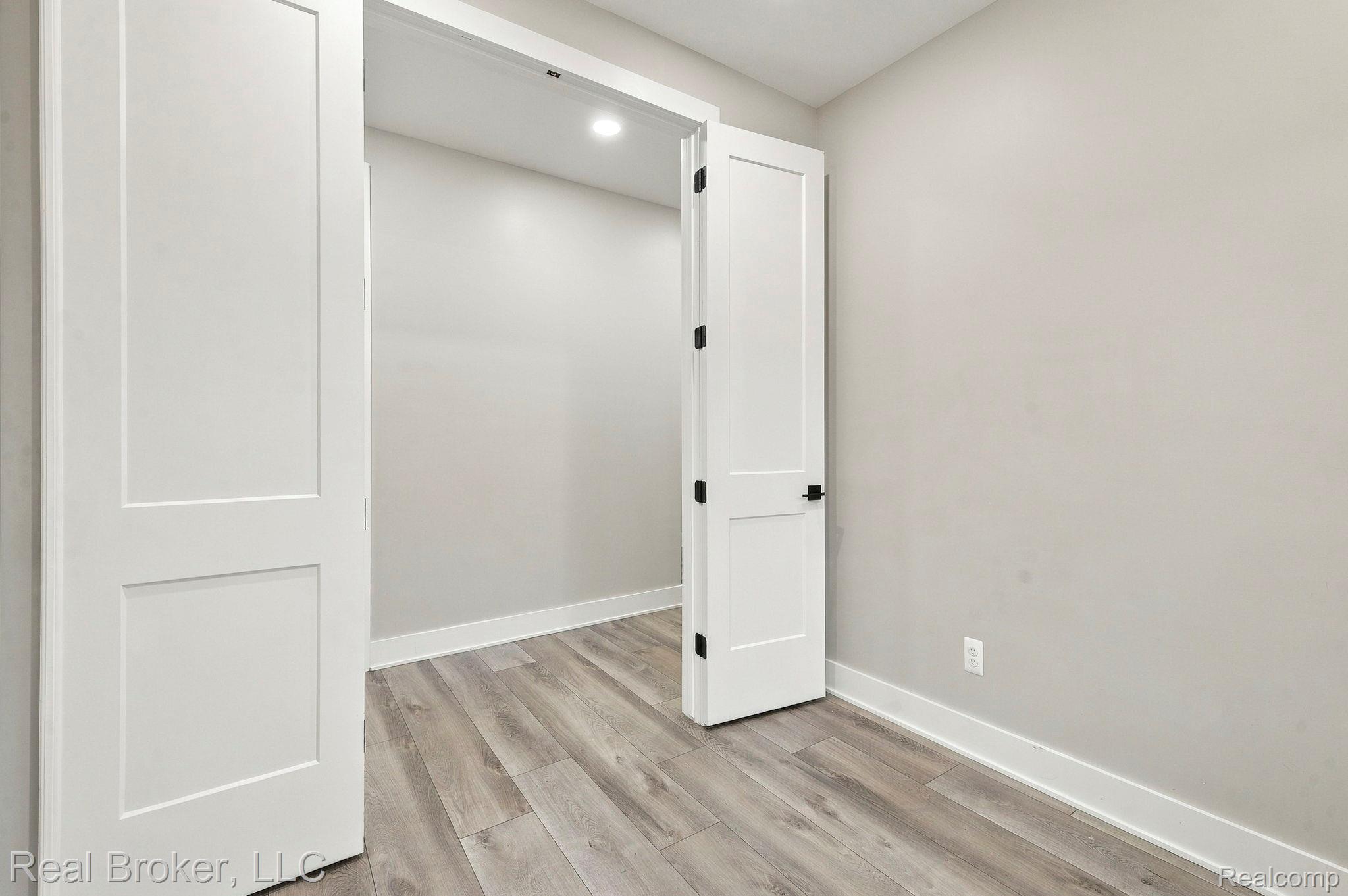 46059 Edgewater Dr Property Photo 16