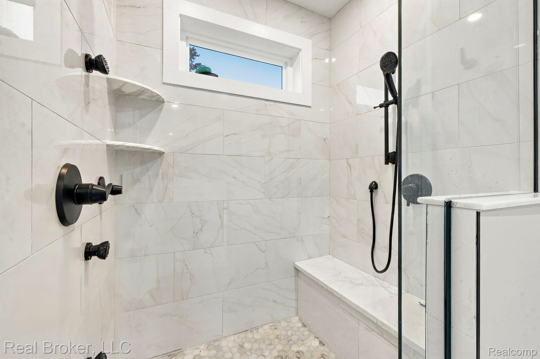 46059 Edgewater Dr Property Photo 28