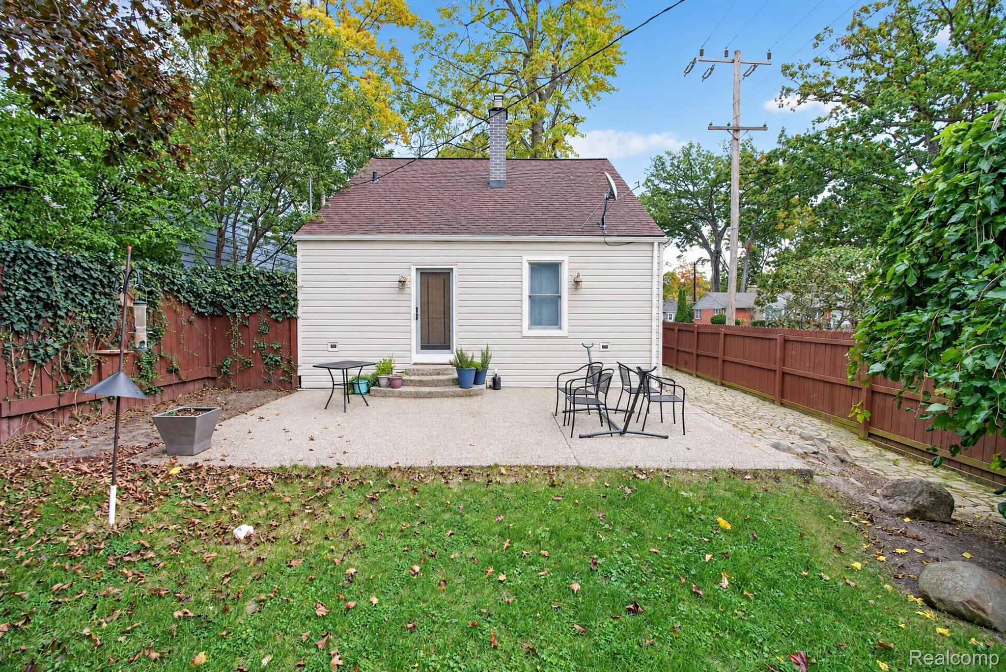 536 S Minerva Ave Property Photo 32