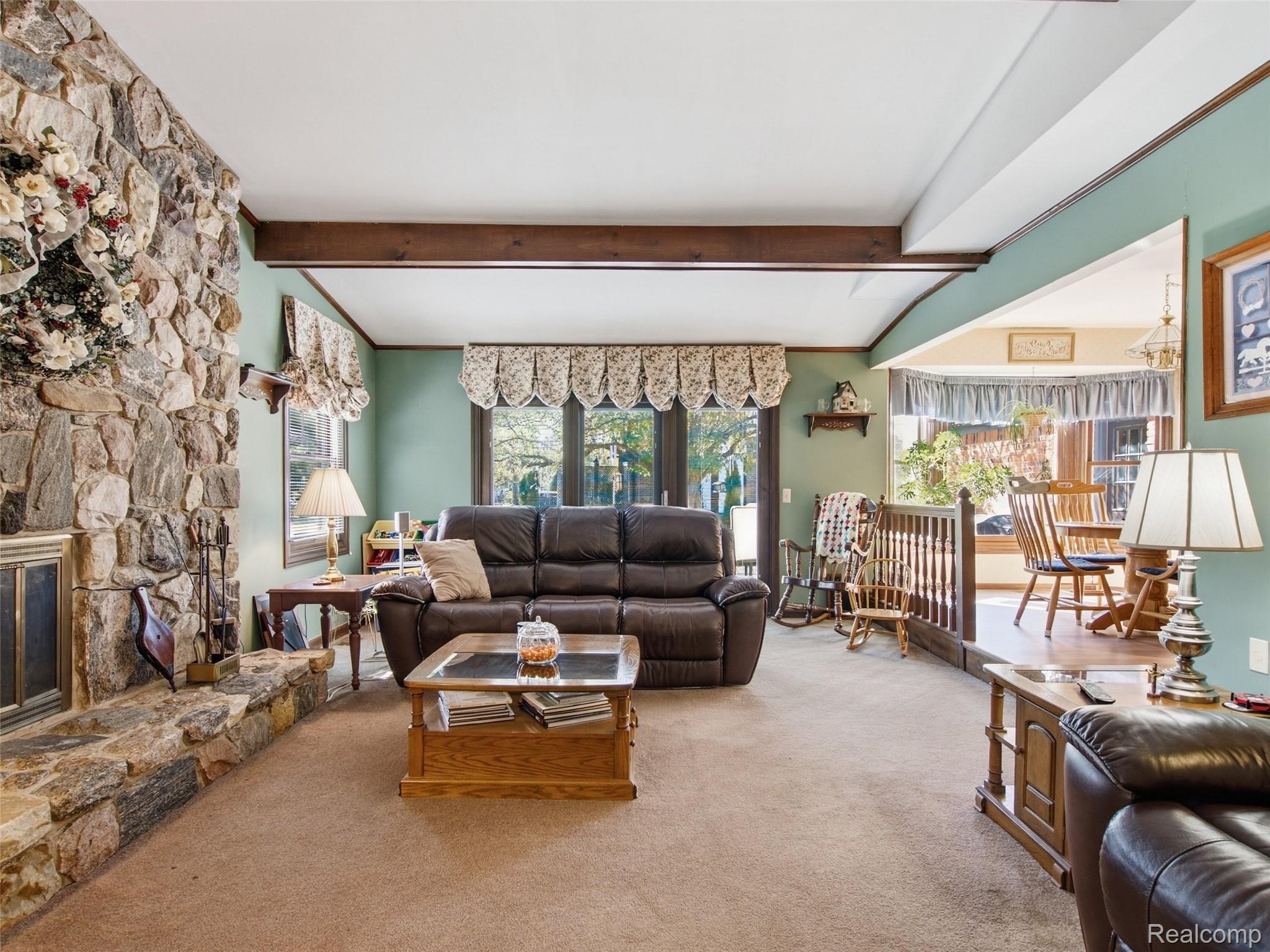 22747 Shadowglen Dr Property Photo 9