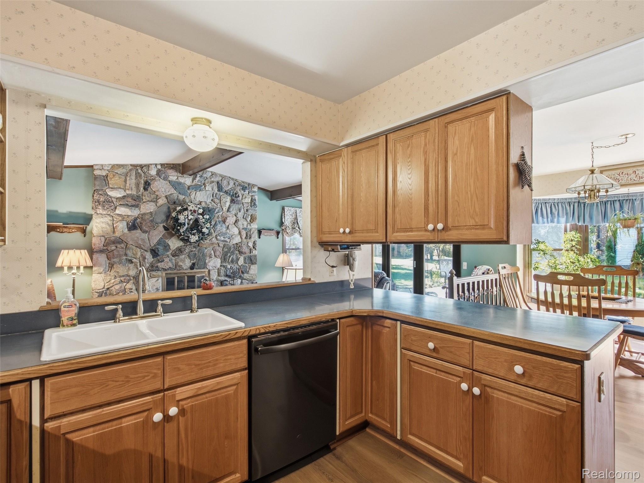 22747 Shadowglen Dr Property Photo 18