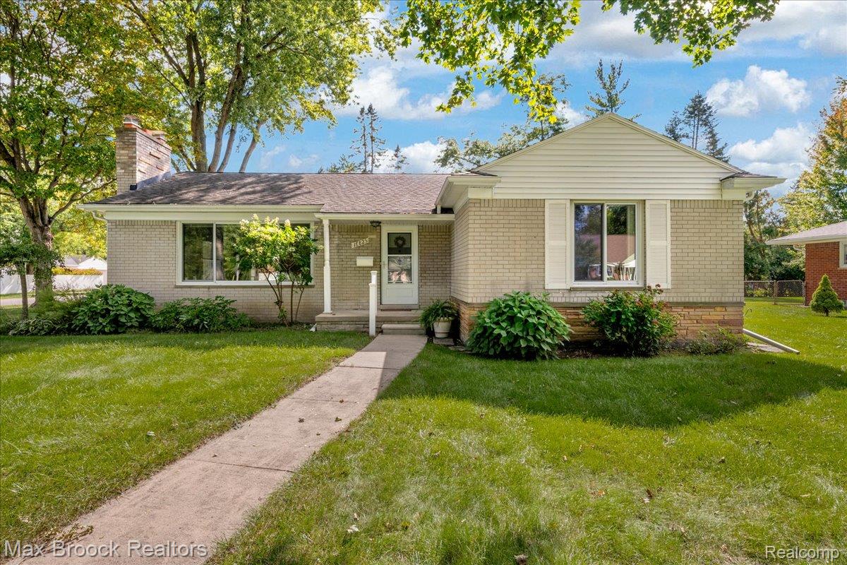 17825 Kinross Ave Property Photo 1