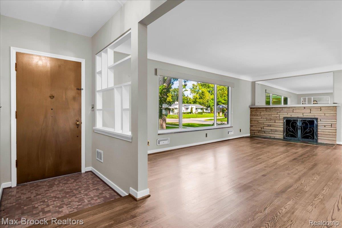 17825 Kinross Ave Property Photo 2