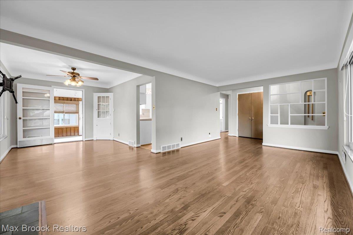 17825 Kinross Ave Property Photo 5