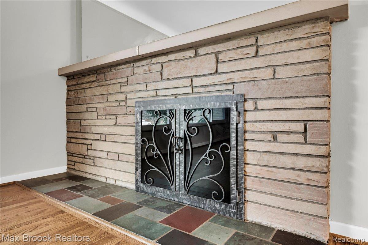 17825 Kinross Ave Property Photo 6