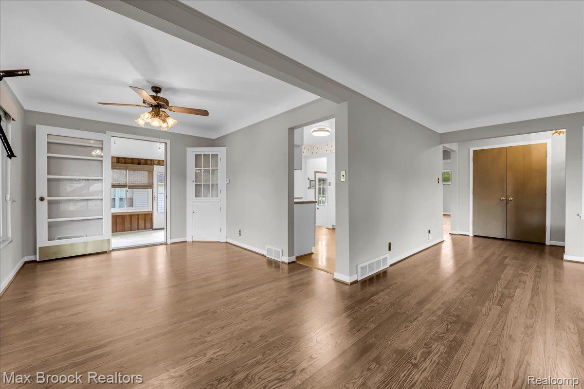 17825 Kinross Ave Property Photo 7