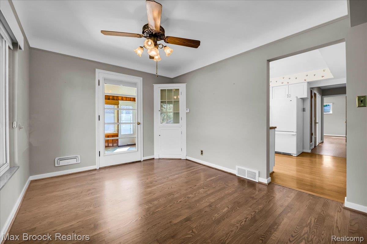 17825 Kinross Ave Property Photo 8