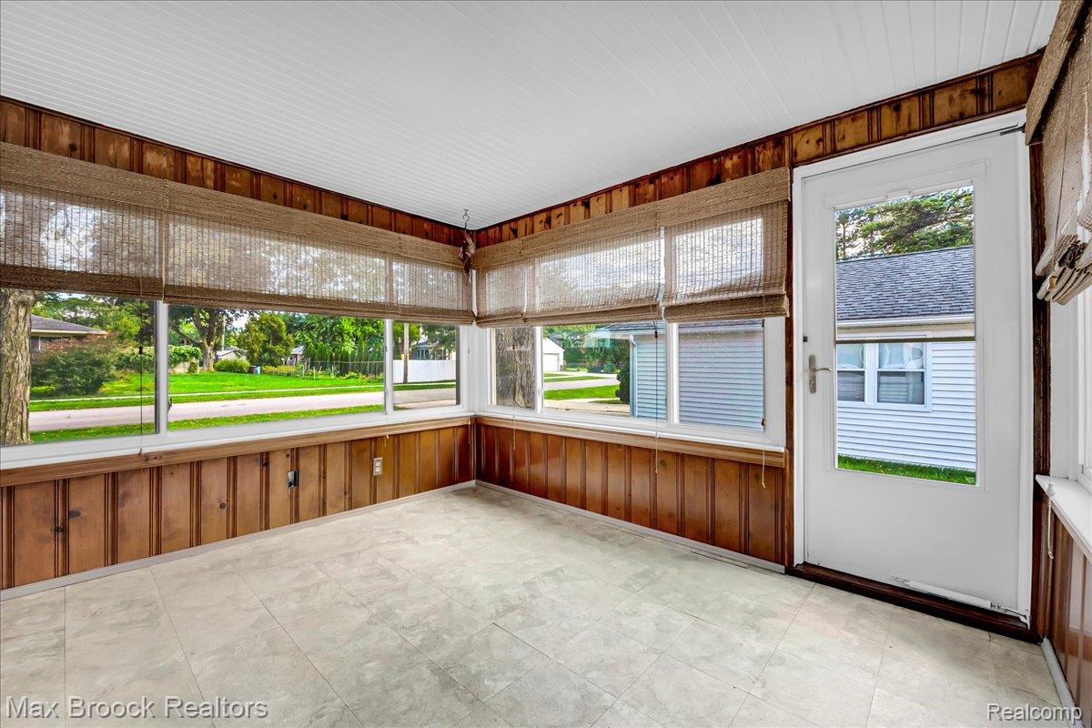 17825 Kinross Ave Property Photo 10
