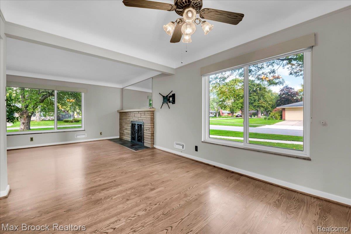 17825 Kinross Ave Property Photo 11