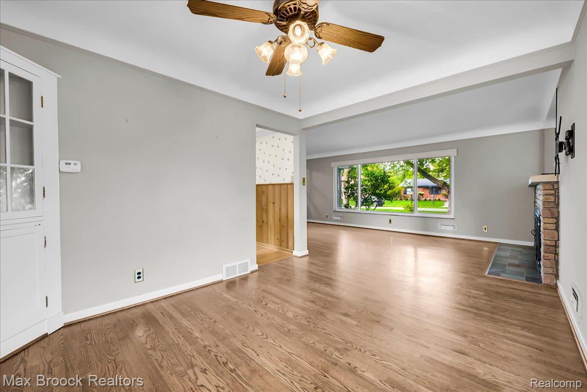 17825 Kinross Ave Property Photo 12