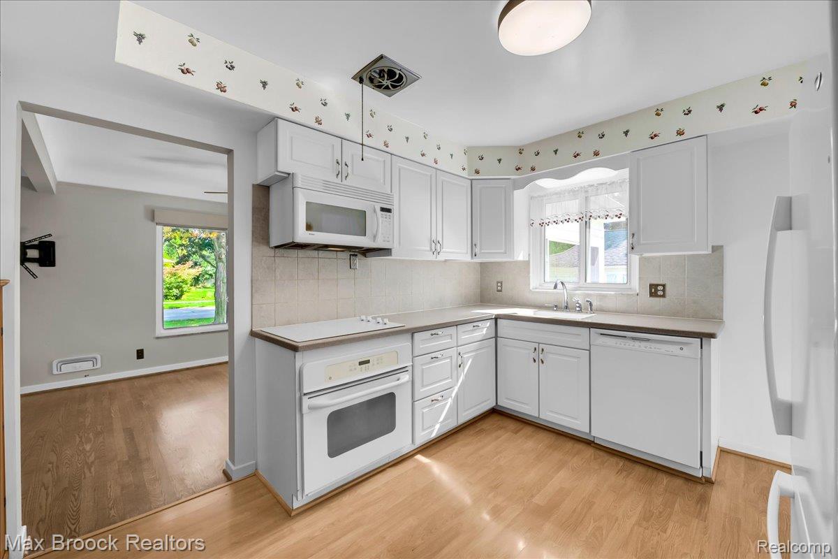 17825 Kinross Ave Property Photo 15