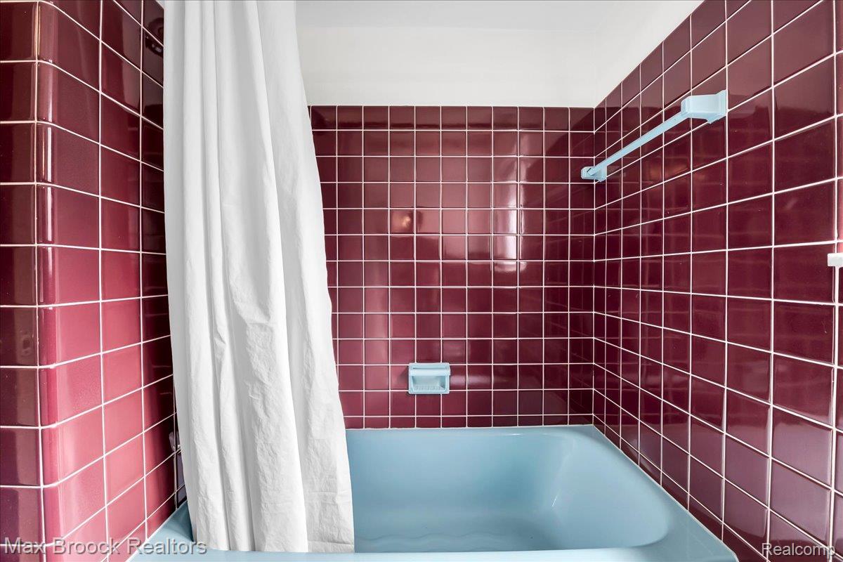 17825 Kinross Ave Property Photo 20