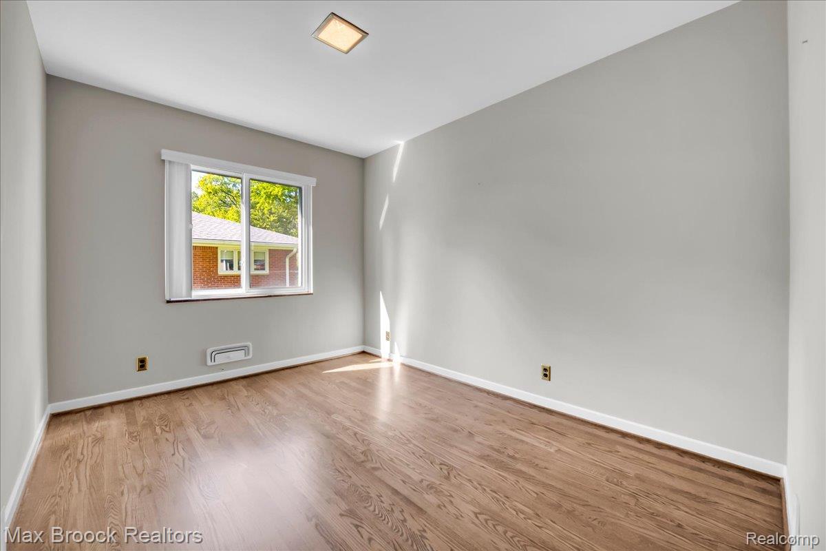 17825 Kinross Ave Property Photo 25