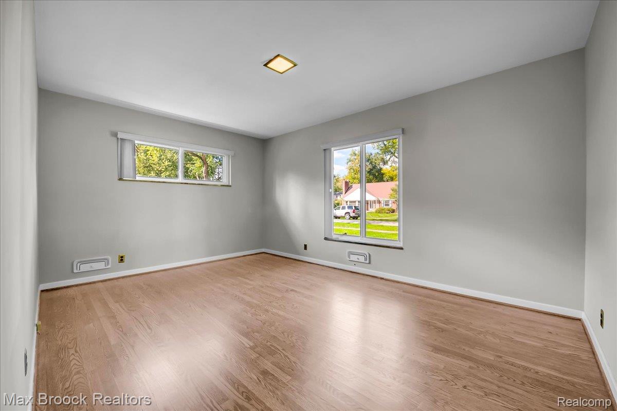 17825 Kinross Ave Property Photo 27