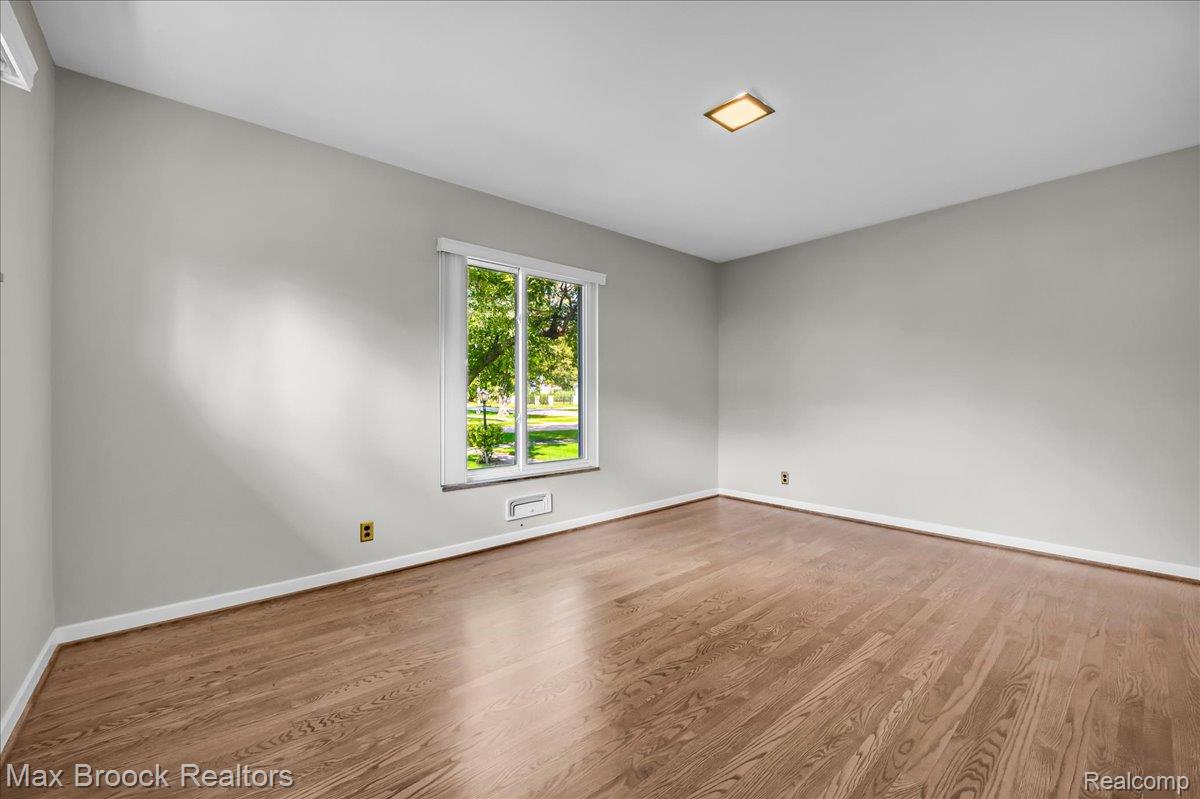17825 Kinross Ave Property Photo 29