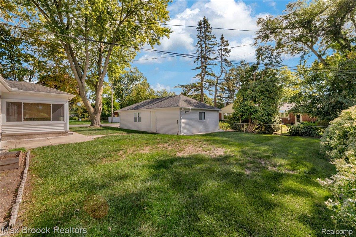 17825 Kinross Ave Property Photo 36