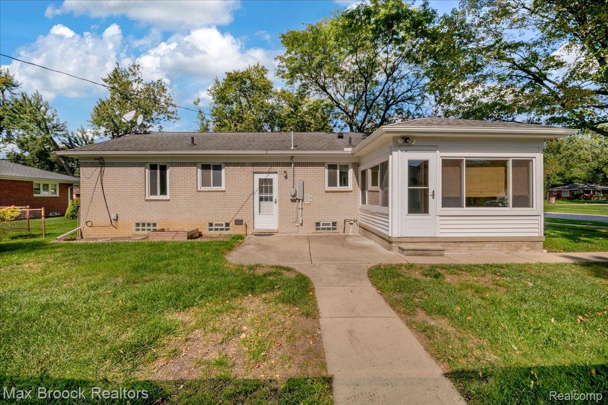17825 Kinross Ave Property Photo 37