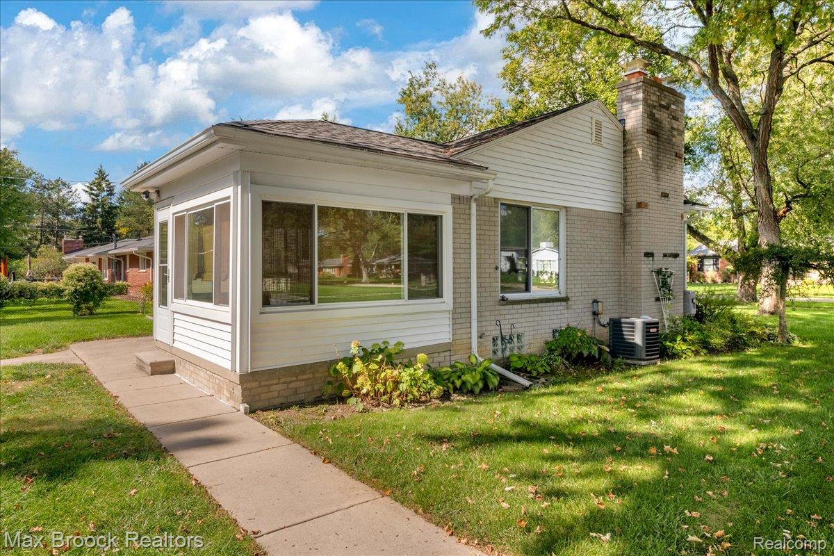 17825 Kinross Ave Property Photo 38