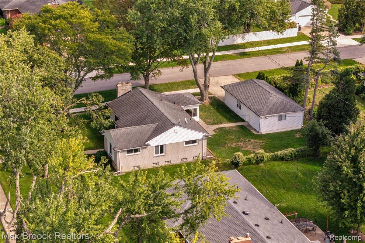 17825 Kinross Ave Property Photo 40