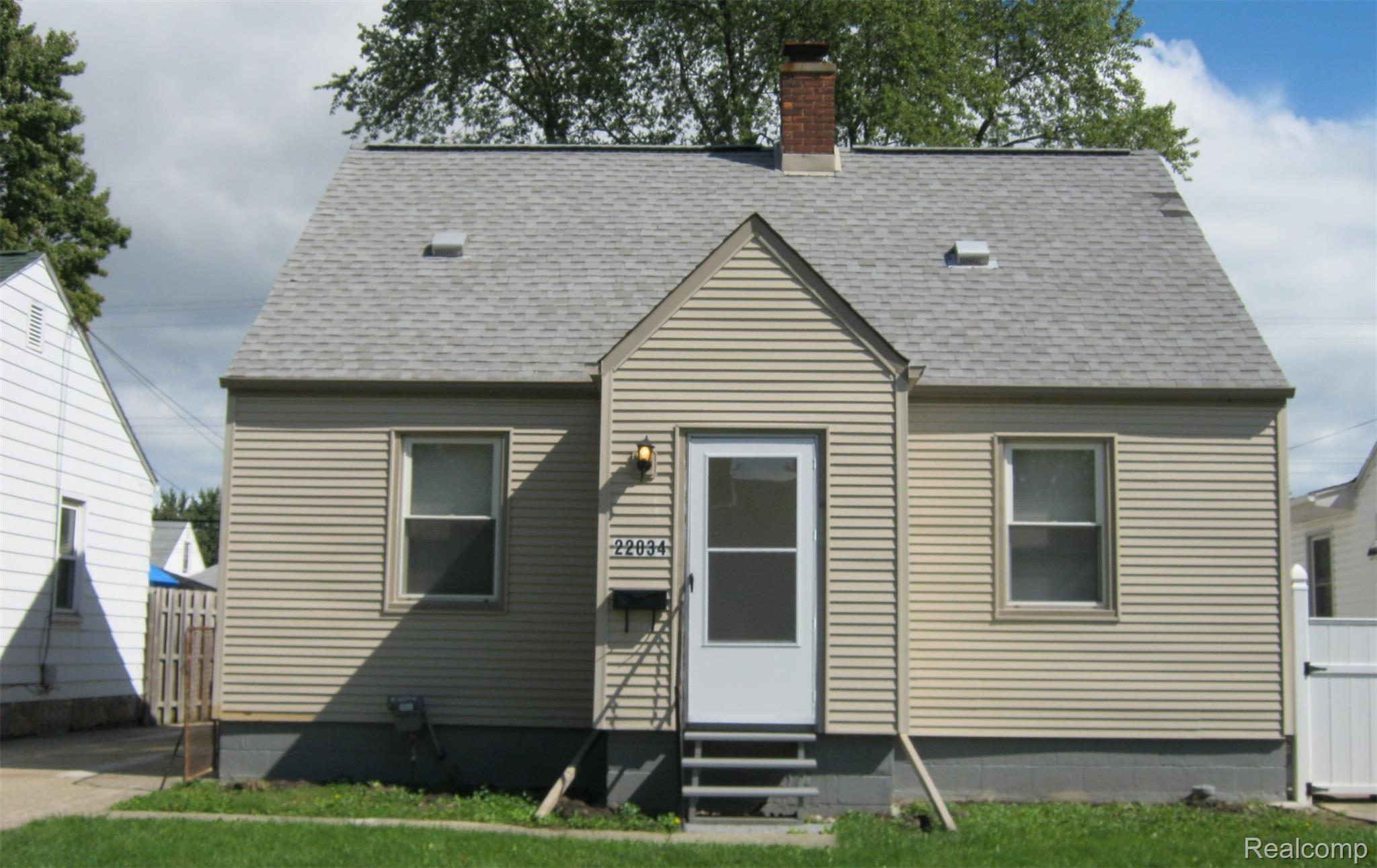 22034 Lambrecht Ave Property Photo 1