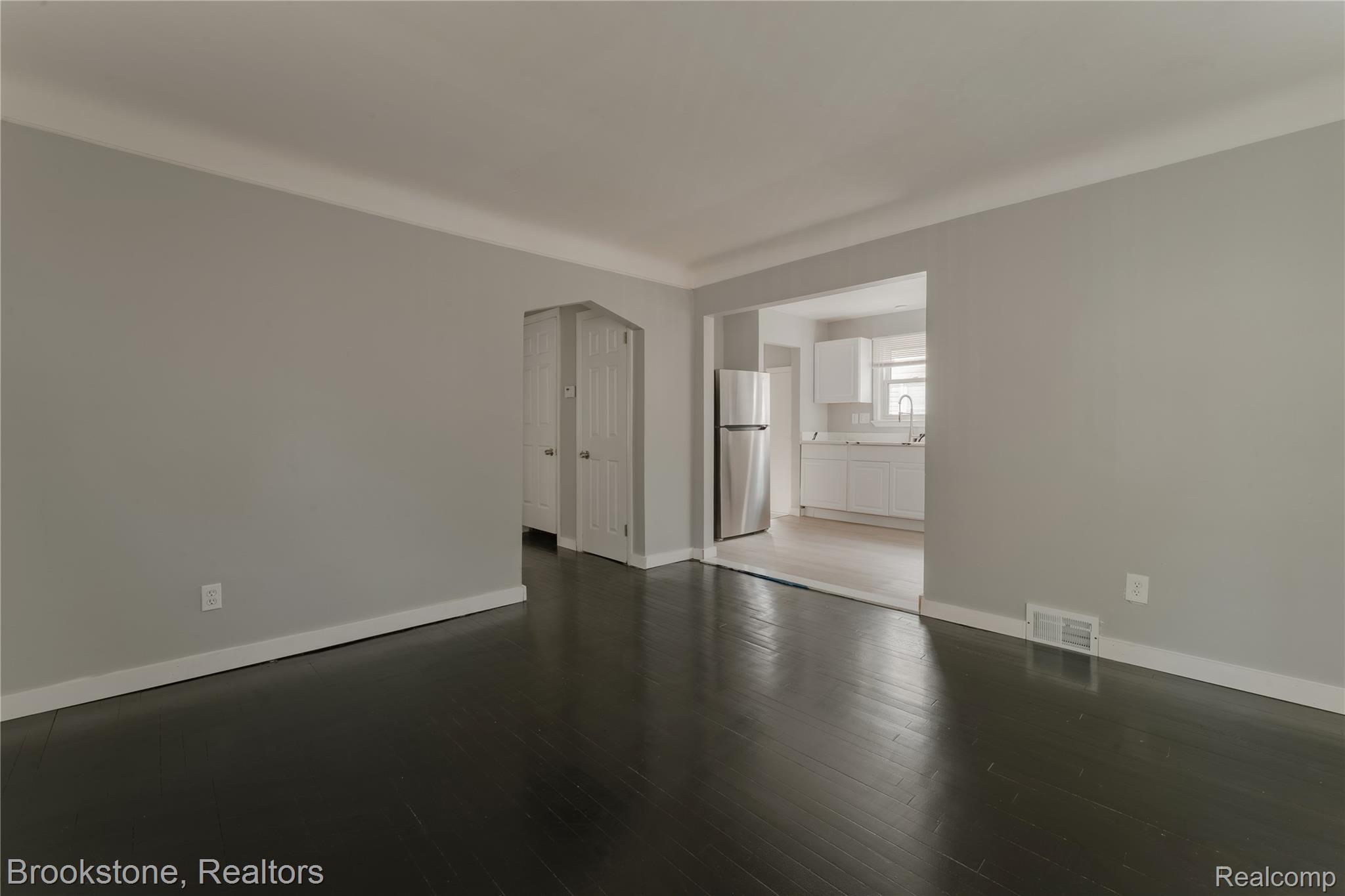 22764 Teppert Ave Property Photo 5