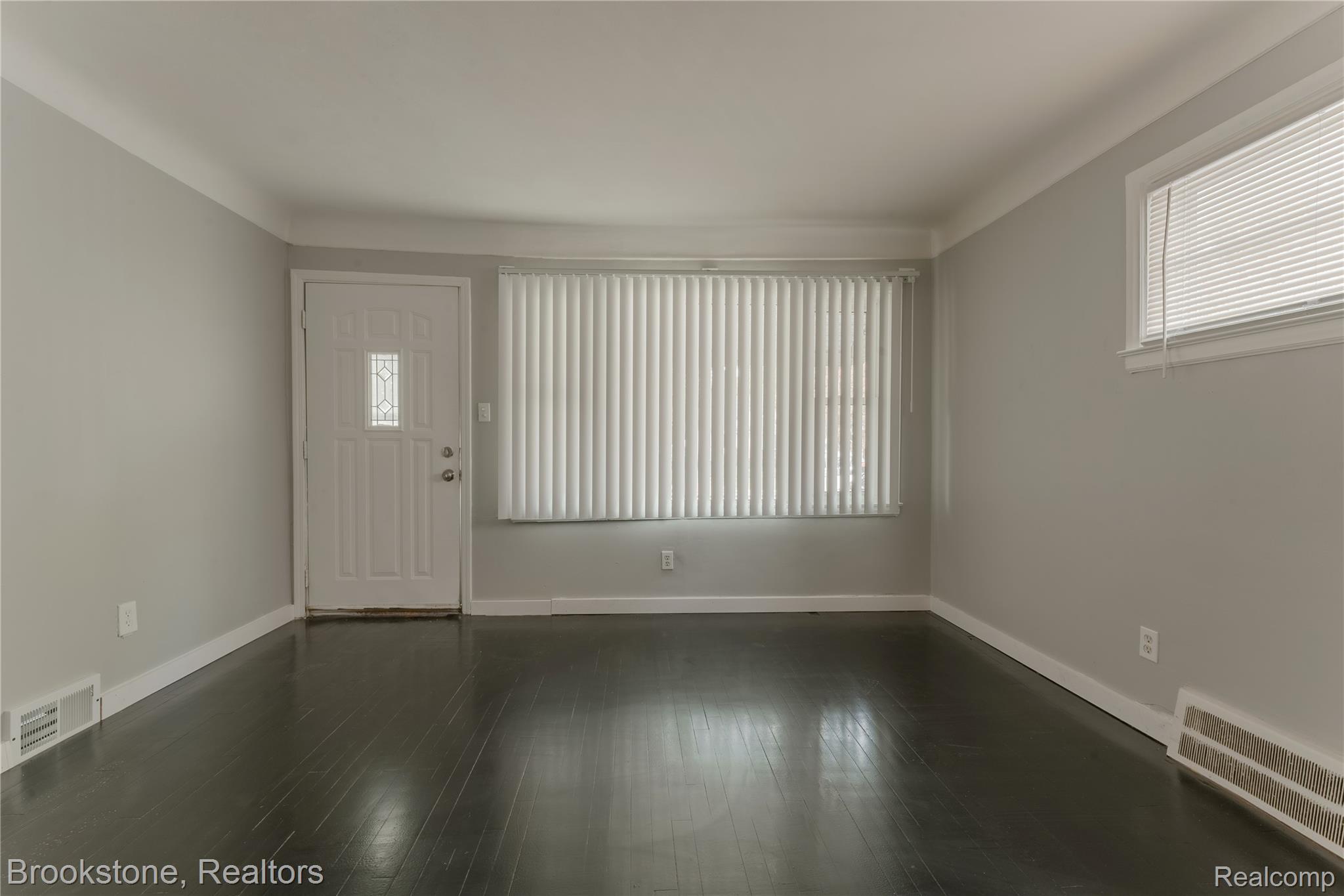 22764 Teppert Ave Property Photo 7