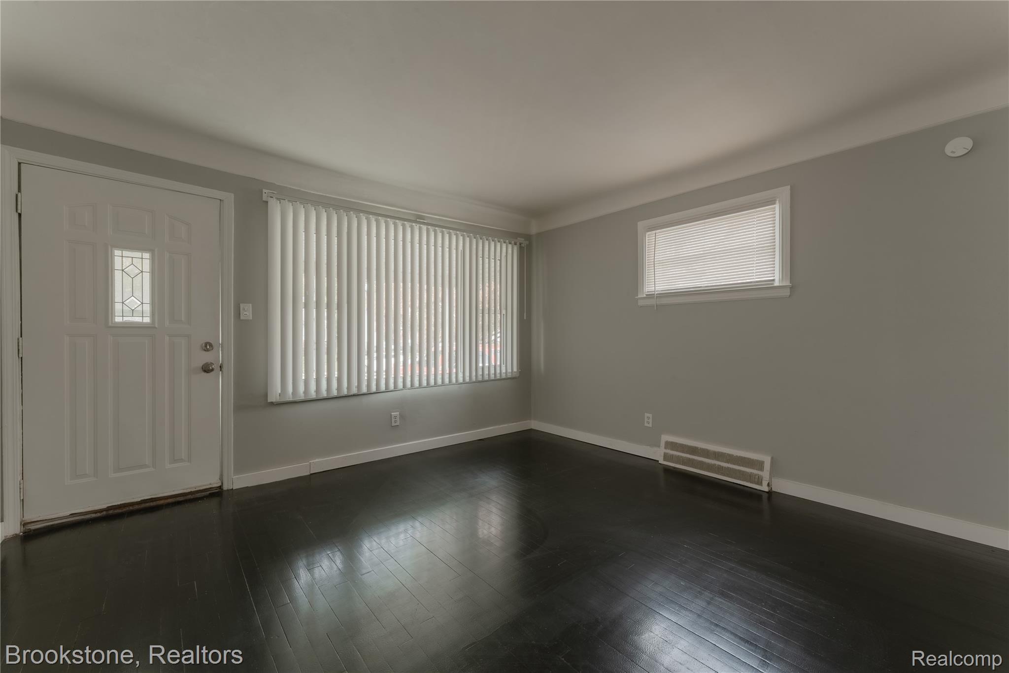 22764 Teppert Ave Property Photo 8