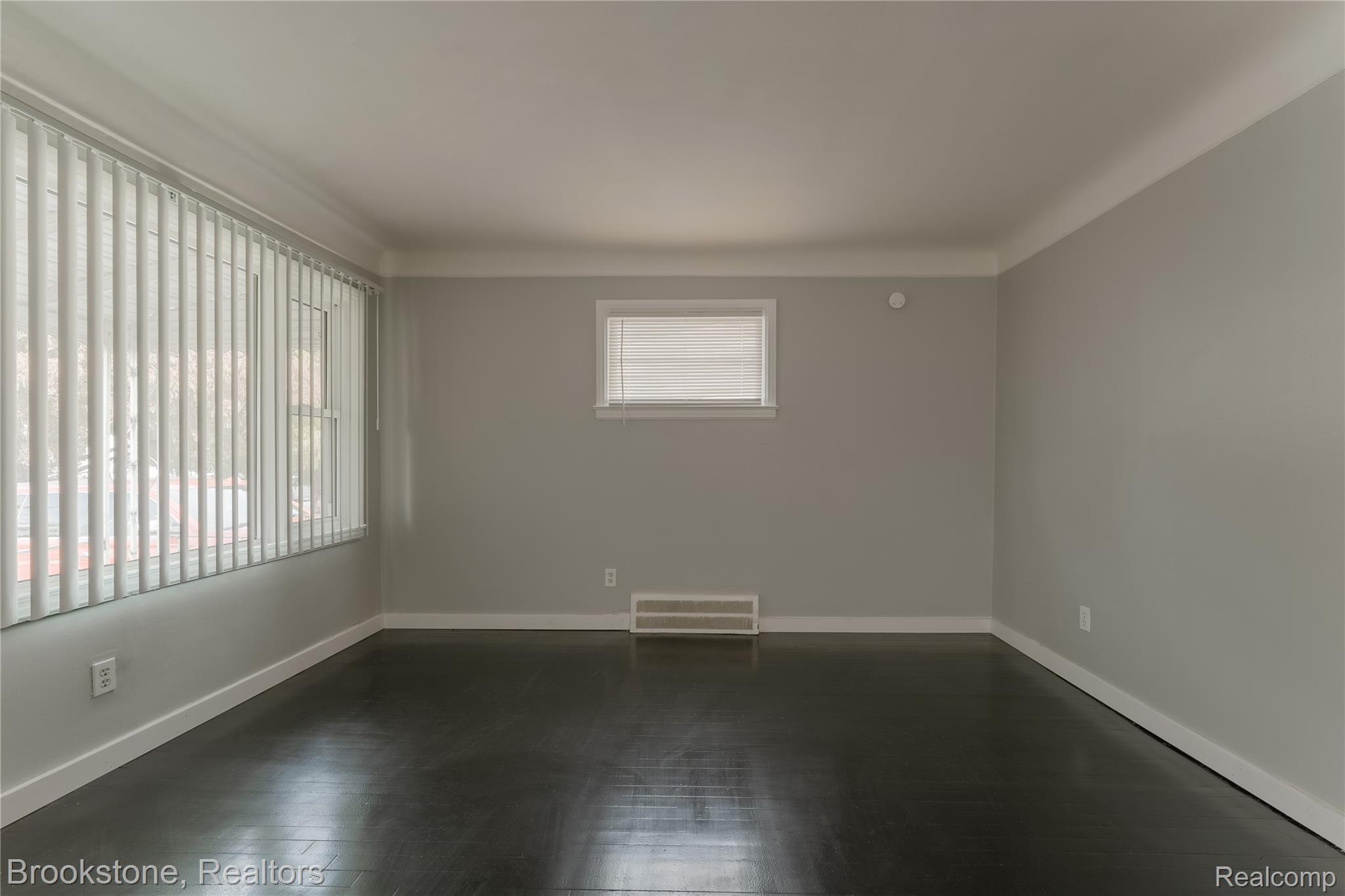 22764 Teppert Ave Property Photo 9