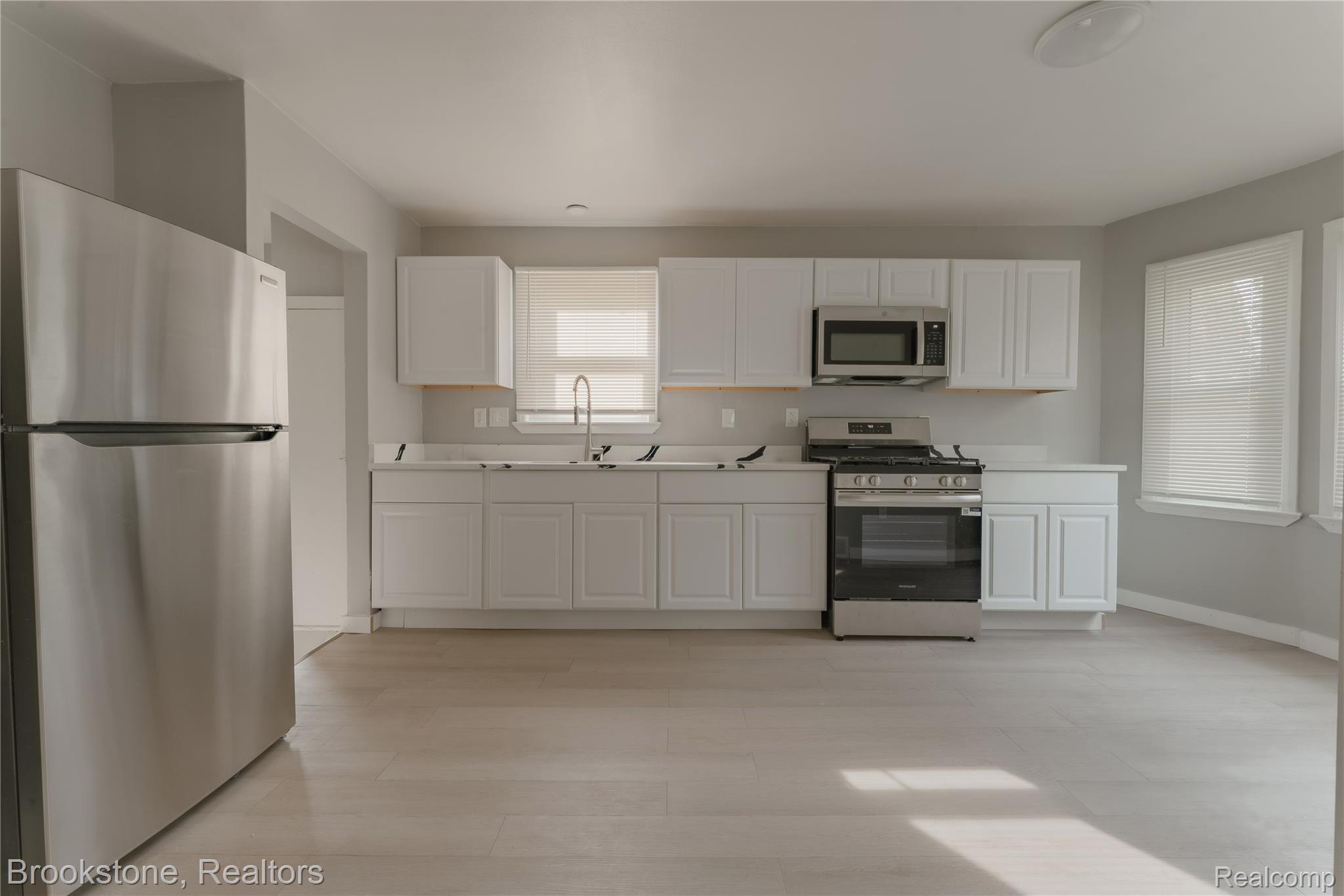 22764 Teppert Ave Property Photo 10