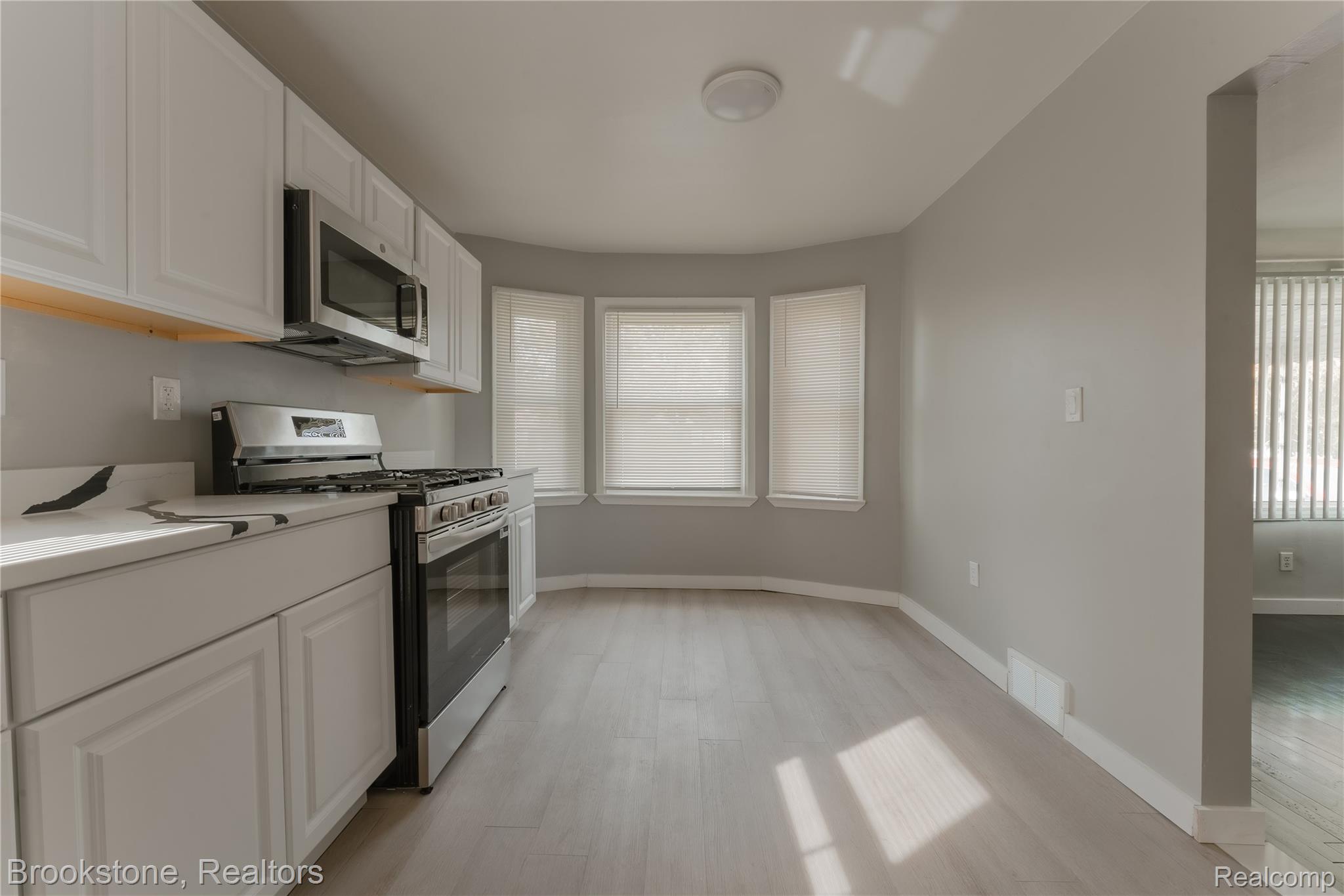 22764 Teppert Ave Property Photo 11