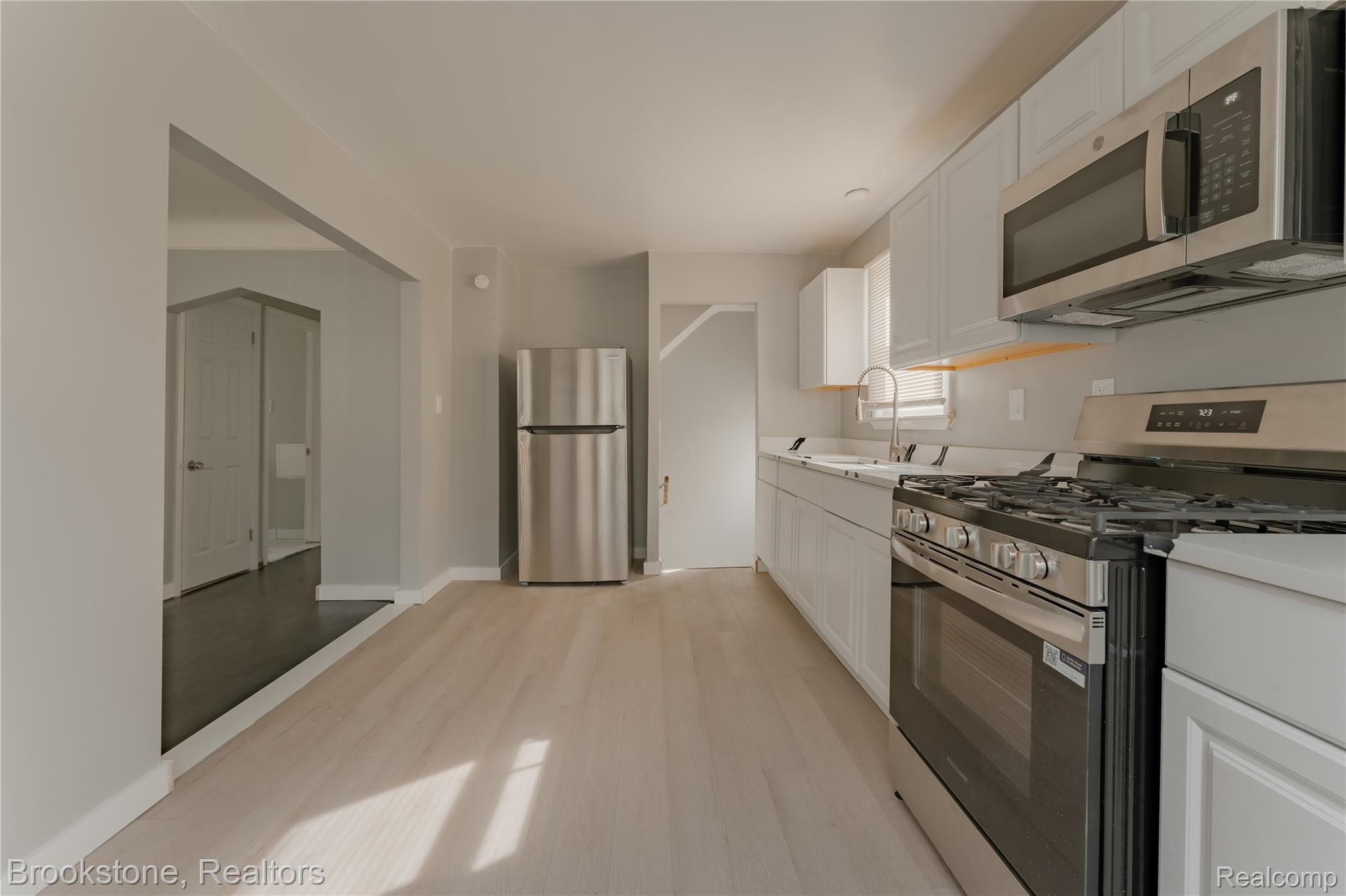 22764 Teppert Ave Property Photo 12