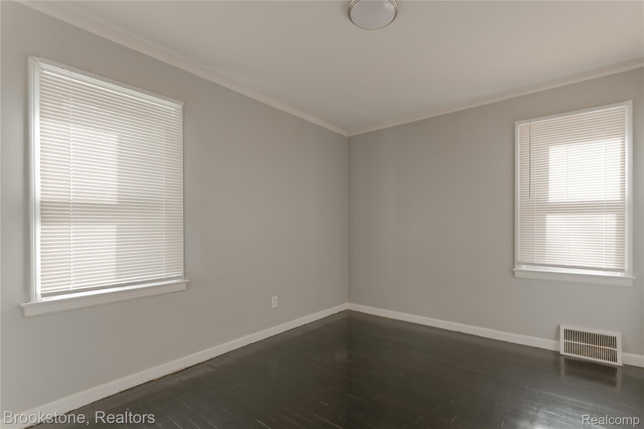 22764 Teppert Ave Property Photo 13