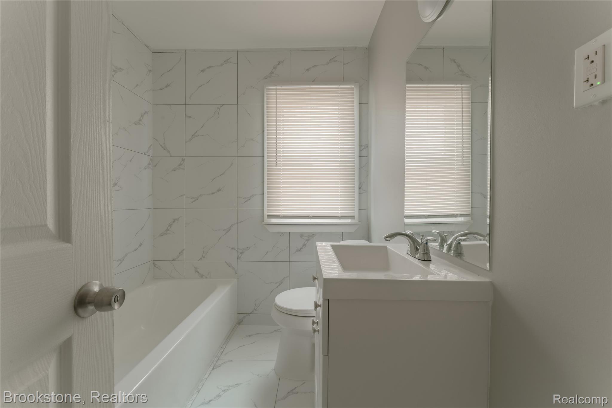 22764 Teppert Ave Property Photo 17