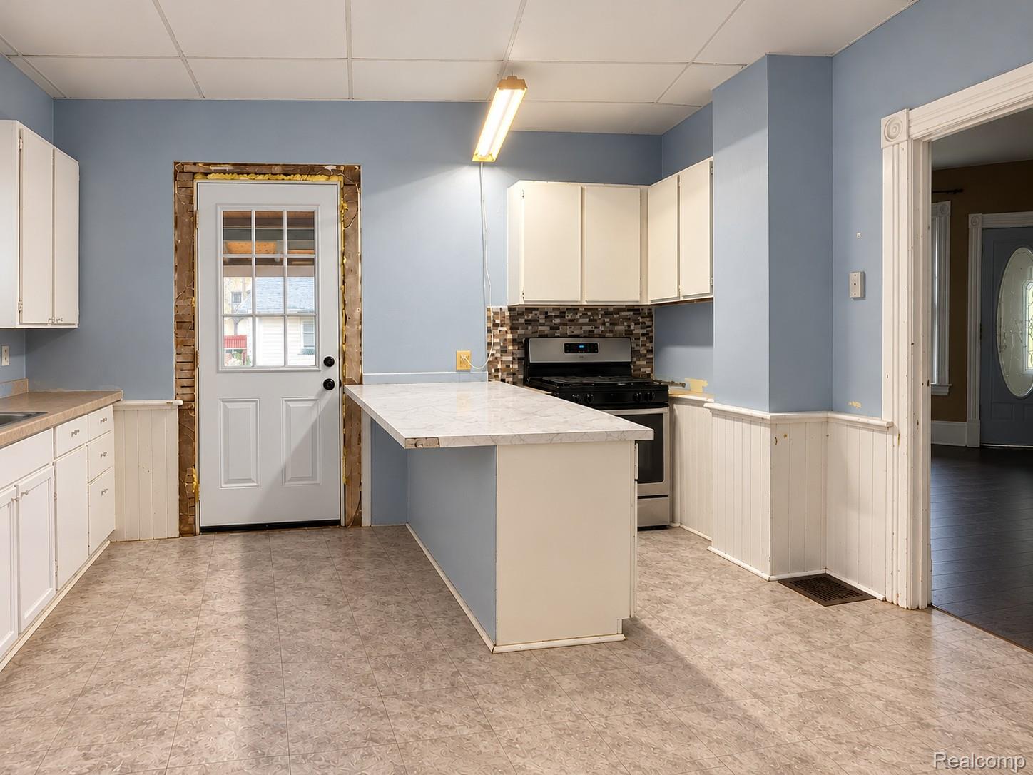 420 Elm St Property Photo 3