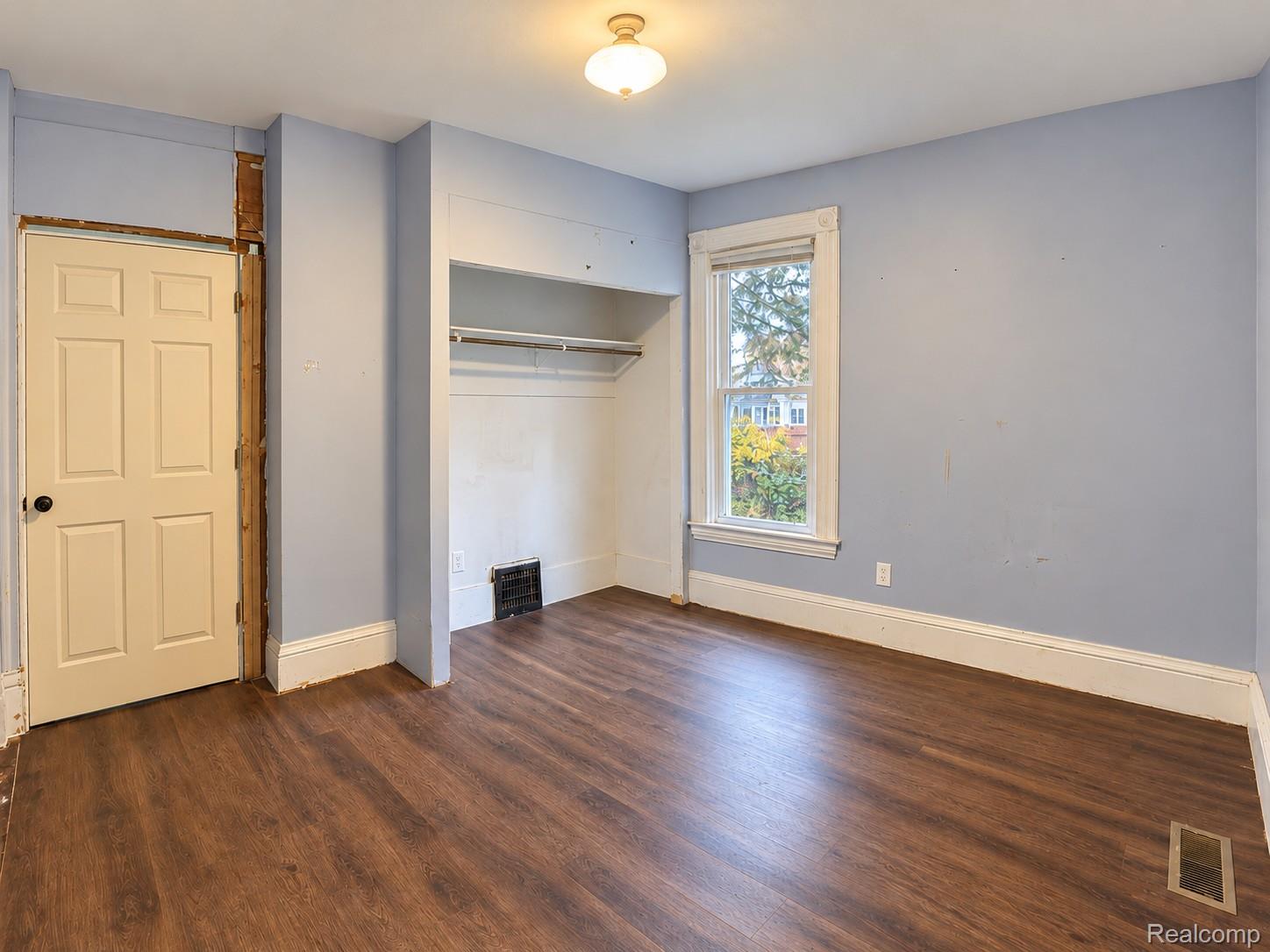420 Elm St Property Photo 12