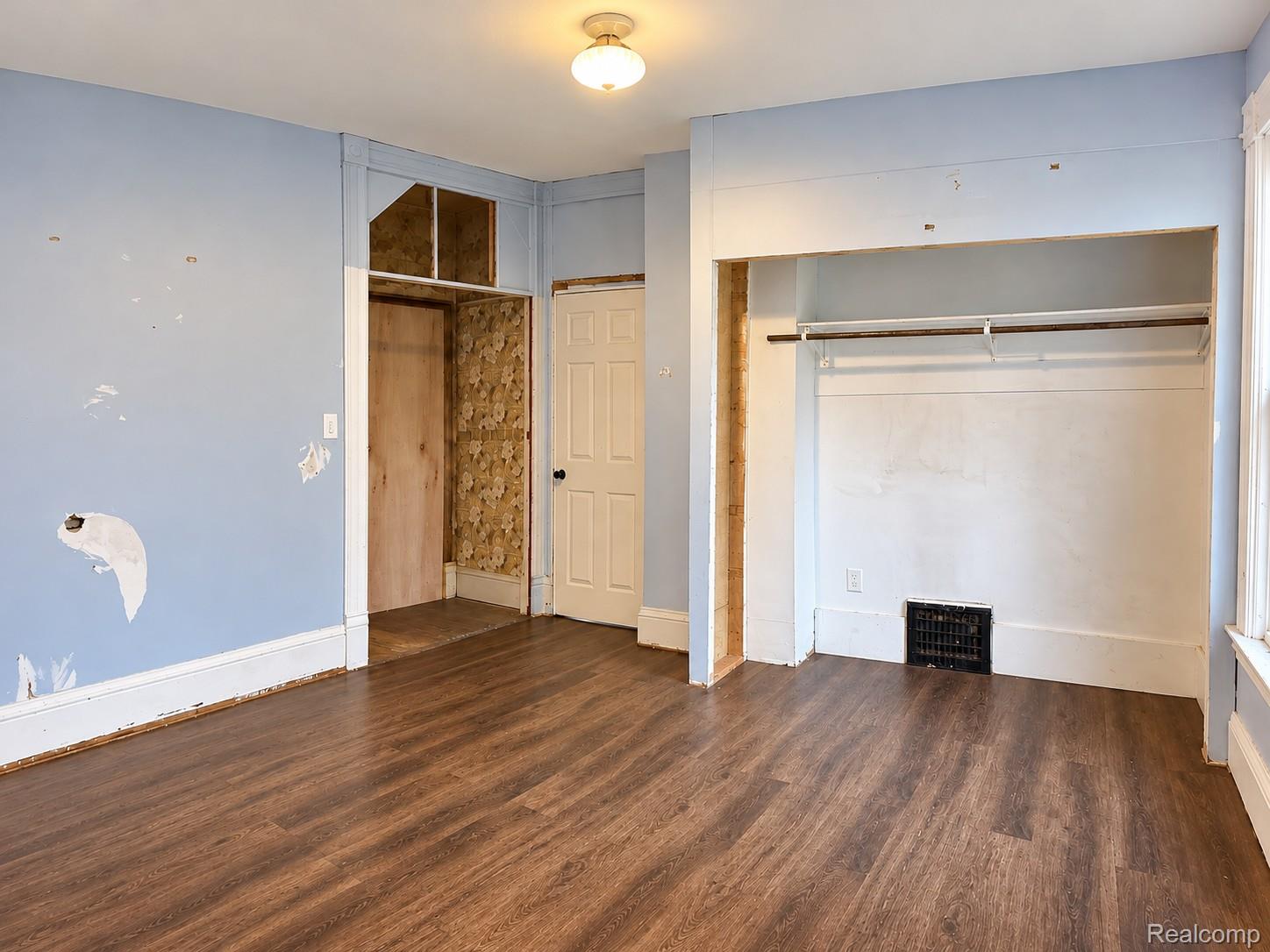 420 Elm St Property Photo 13