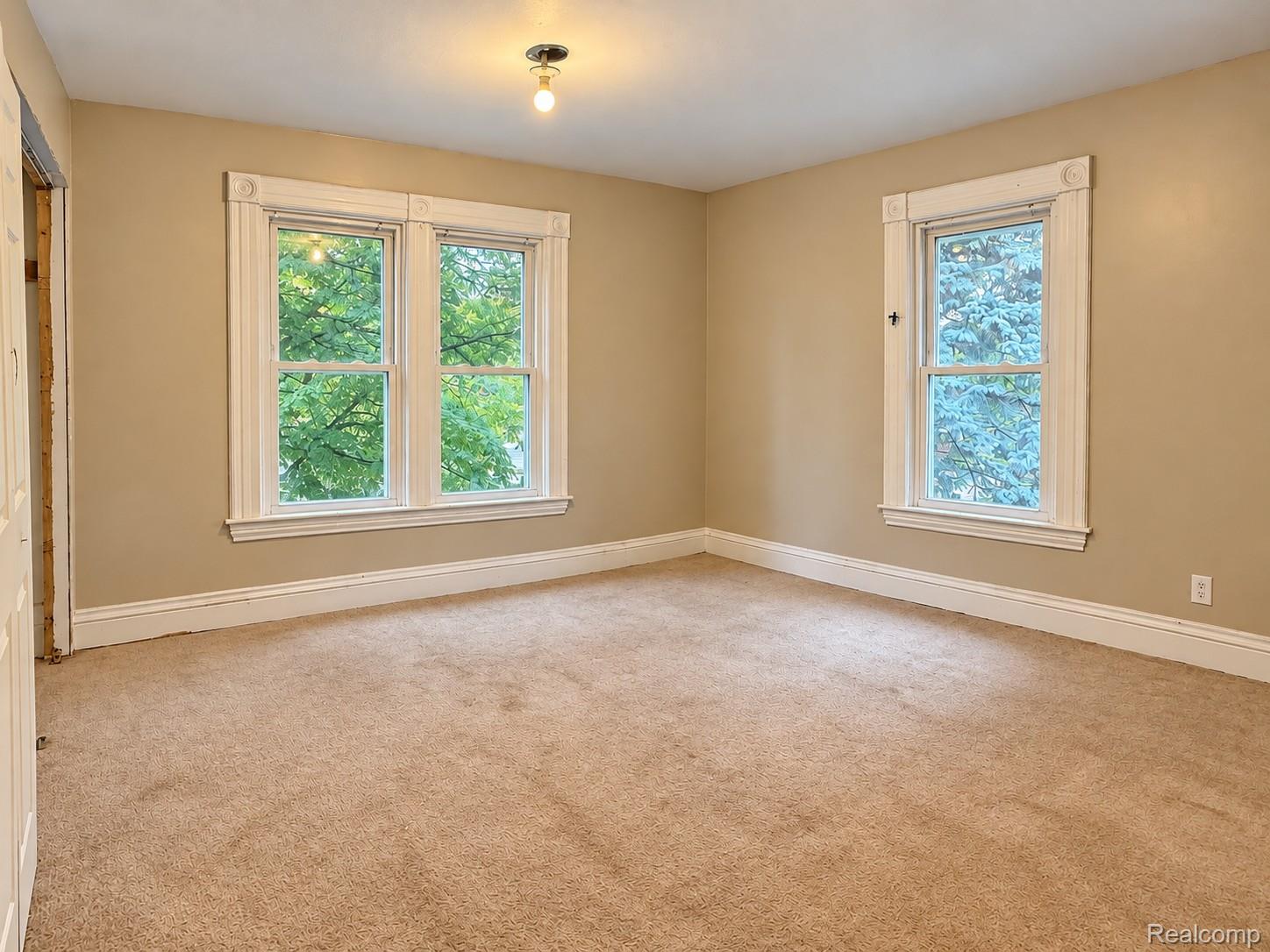 420 Elm St Property Photo 18