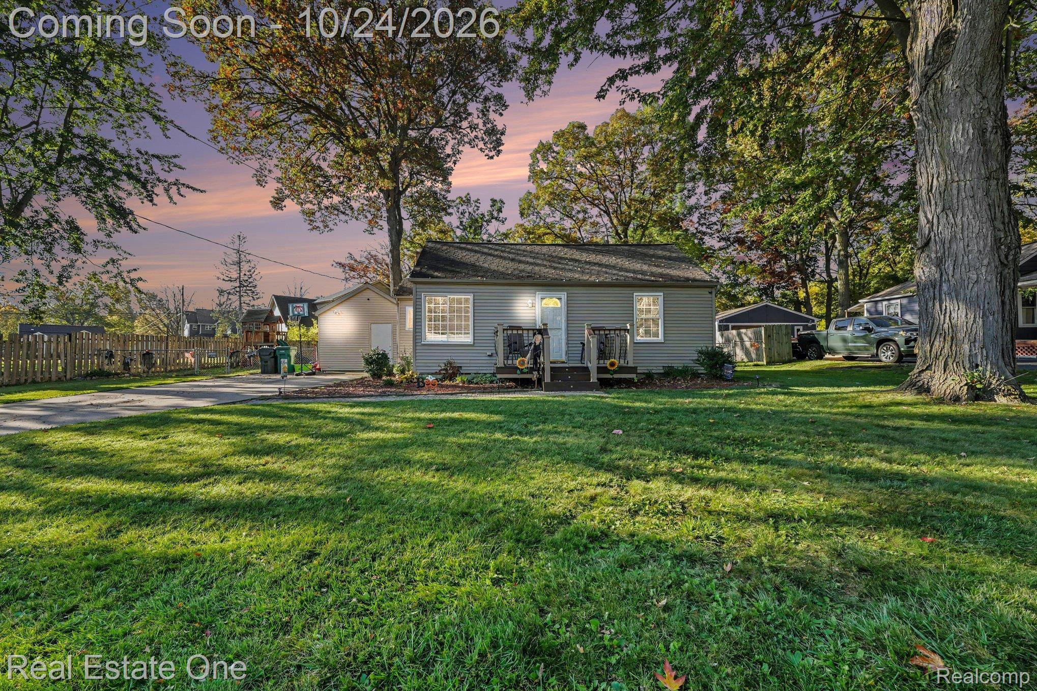 2164 Knollwood St Property Photo 1