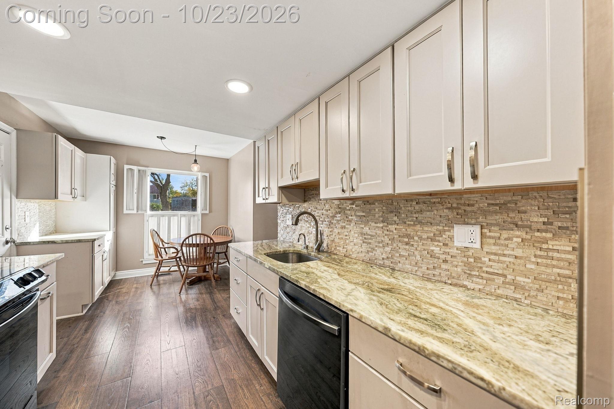 74 Longford Dr Property Photo 12