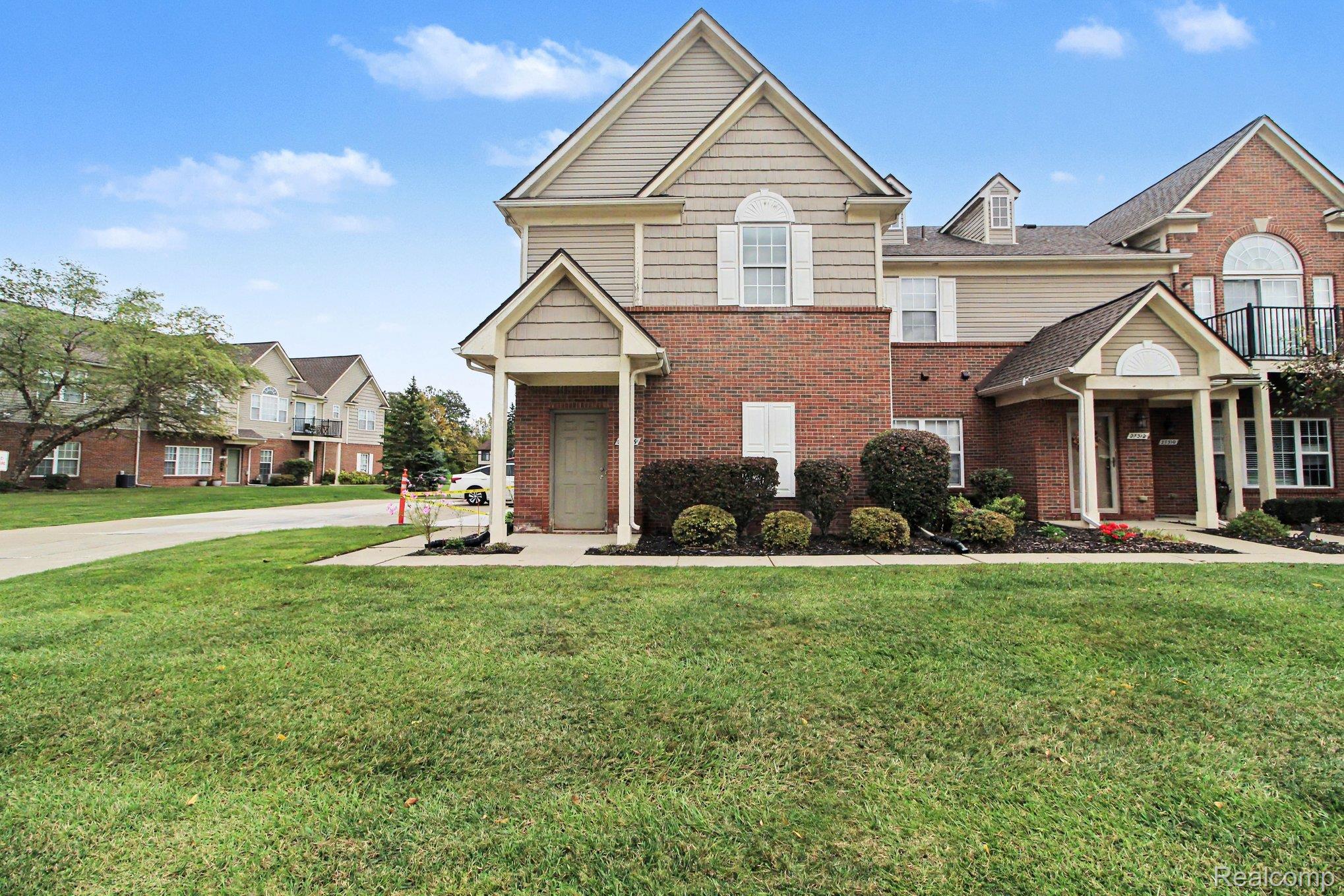 27316 Hidden Oaks Dr Property Photo 1