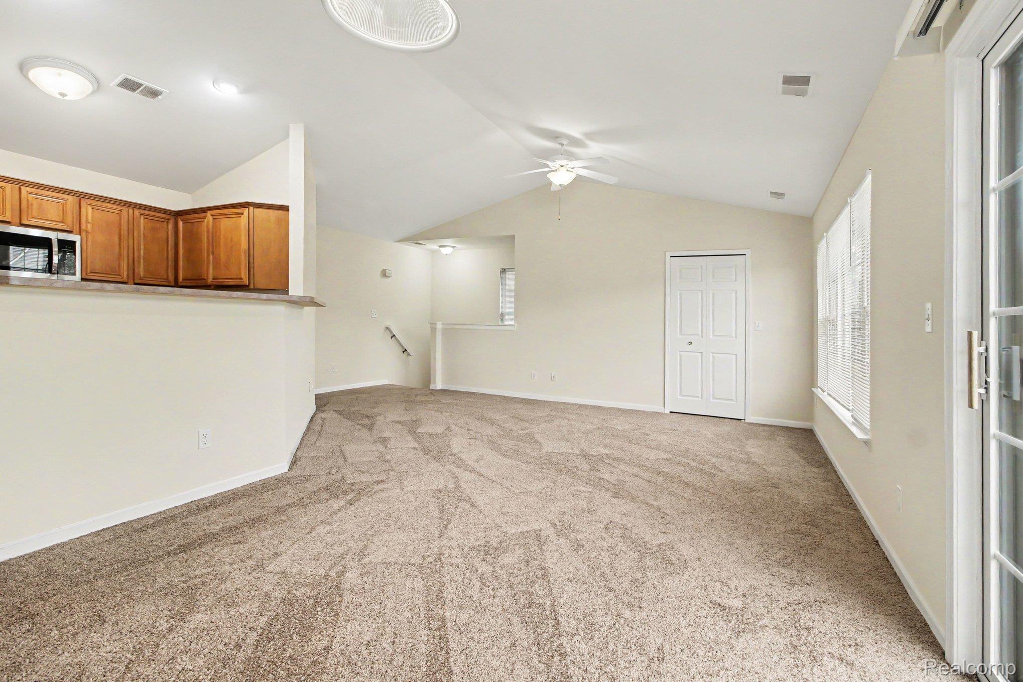 27316 Hidden Oaks Dr Property Photo 3