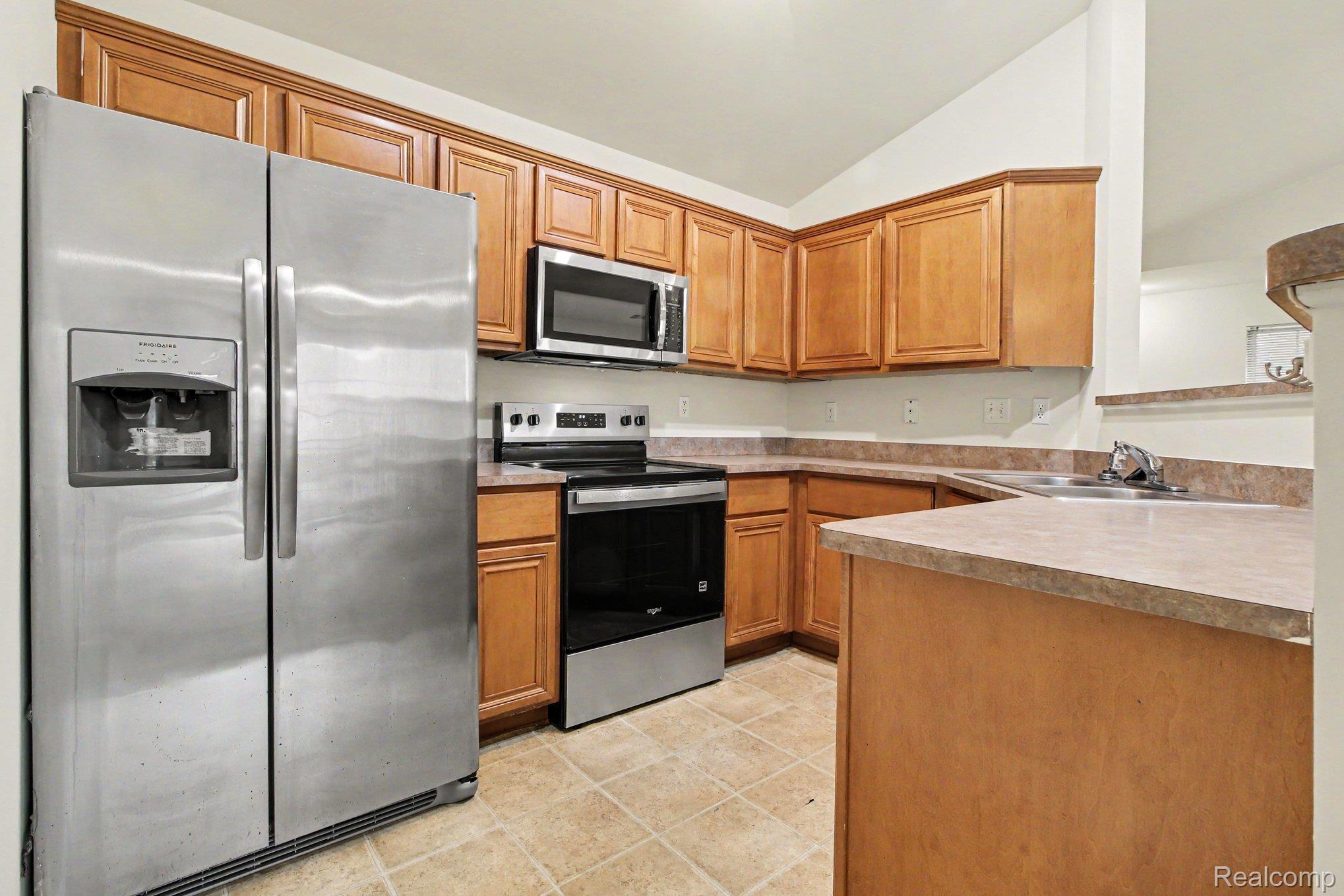 27316 Hidden Oaks Dr Property Photo 4