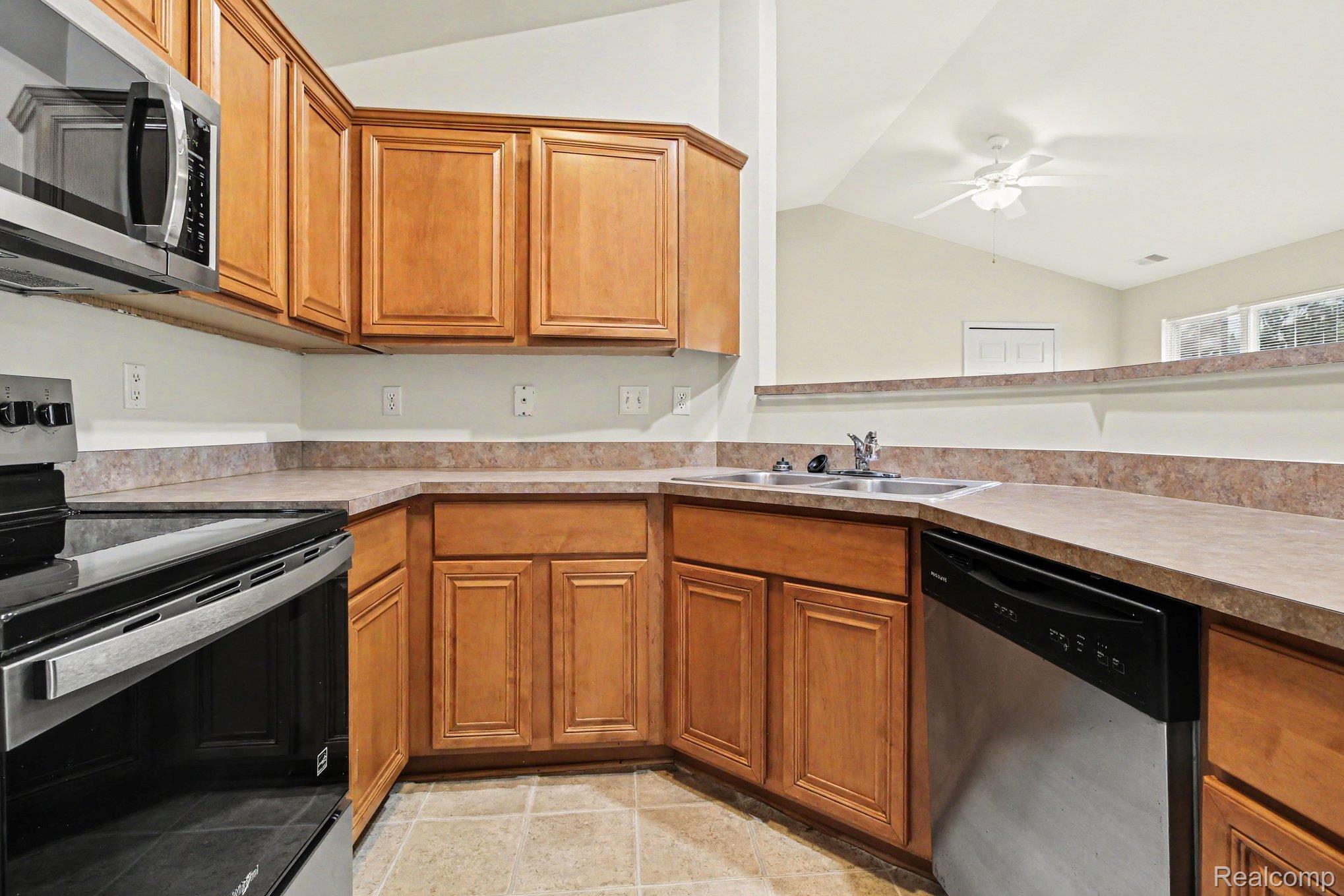 27316 Hidden Oaks Dr Property Photo 6