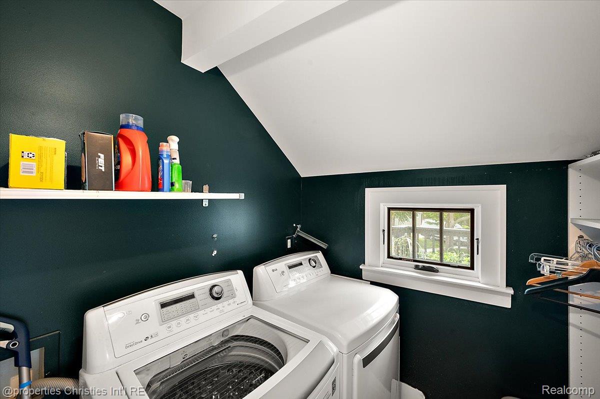 972 Ann St Property Photo 31