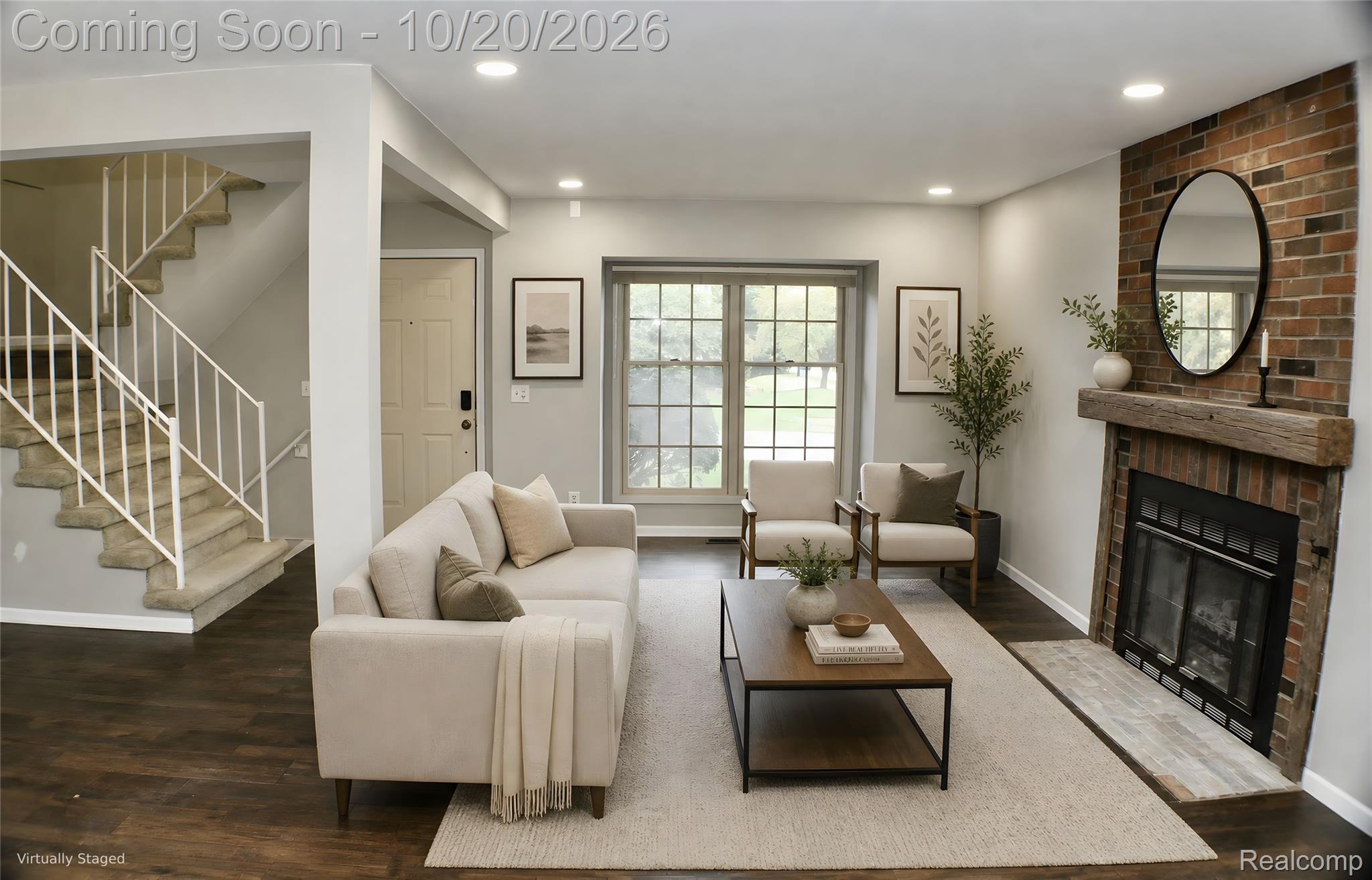 1483 Colony Dr Property Photo 3