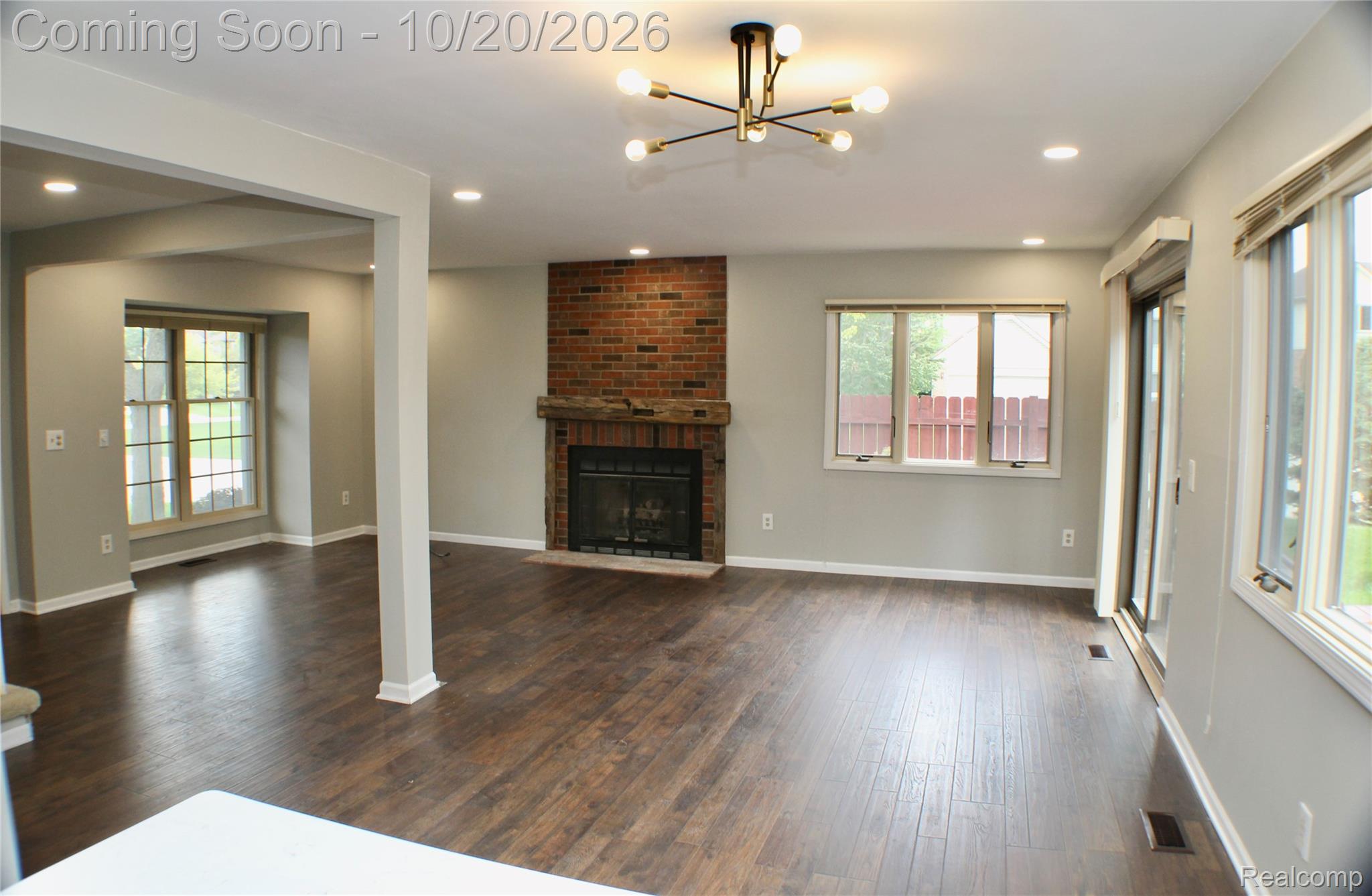 1483 Colony Dr Property Photo 4