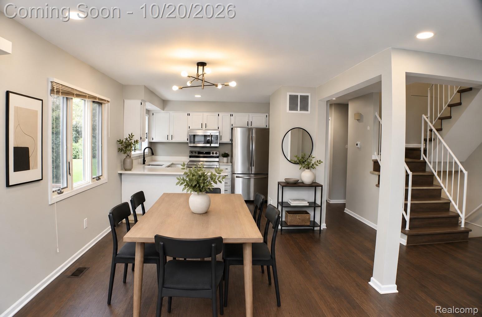 1483 Colony Dr Property Photo 5
